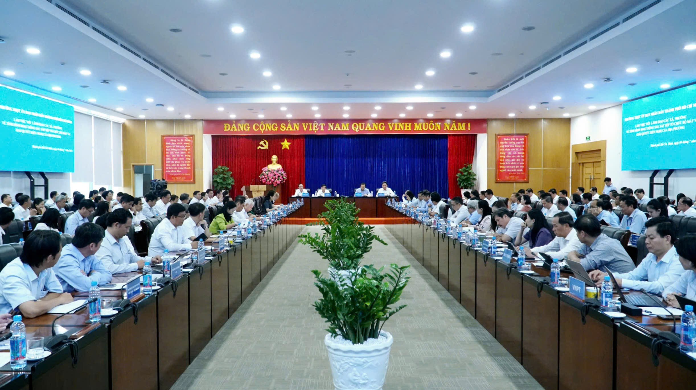 L&atilde;nh đạo TP HCM l&agrave;m việc với 36 x&atilde; phường khu vực B&igrave;nh Dương cũ - Ảnh 3.