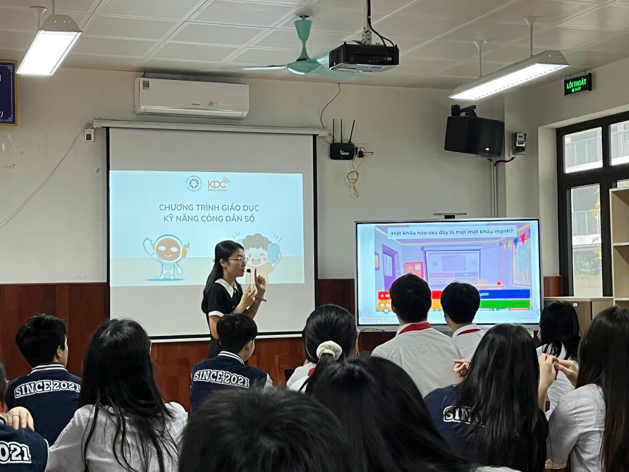 Bộ GD-ĐT: Ba h&igrave;nh thức triển khai khung năng lực số cho học sinh phổ th&ocirc;ng  - Ảnh 2.