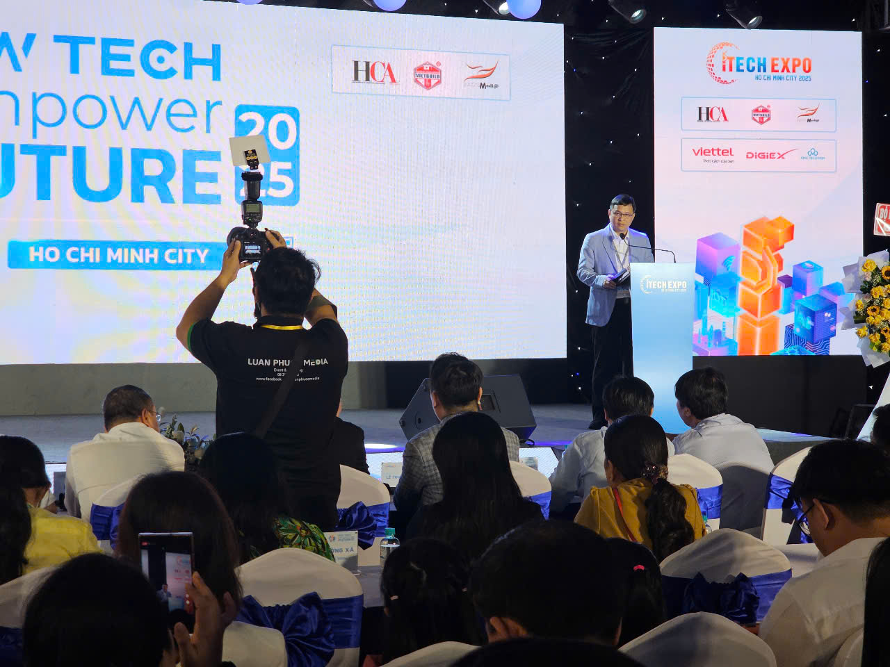 Cận cảnh r&ocirc; bốt h&igrave;nh người tại iTECH EXPO 2025 - Ảnh 1.