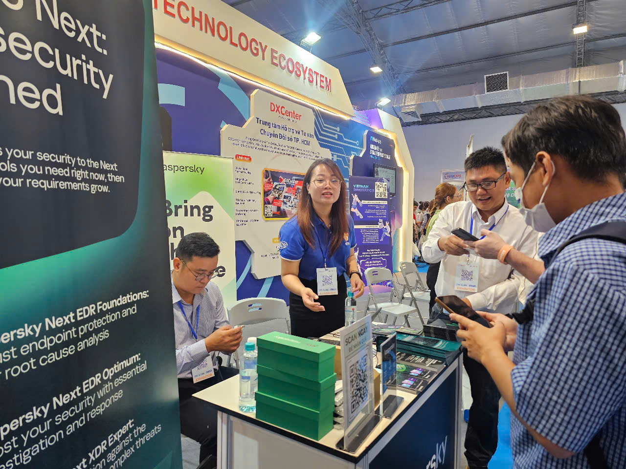 Cận cảnh r&ocirc; bốt h&igrave;nh người tại iTECH EXPO 2025 - Ảnh 4.