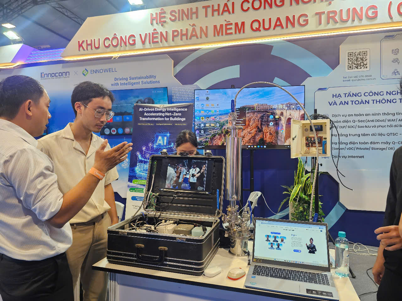 Cận cảnh r&ocirc; bốt h&igrave;nh người tại iTECH EXPO 2025 - Ảnh 3.
