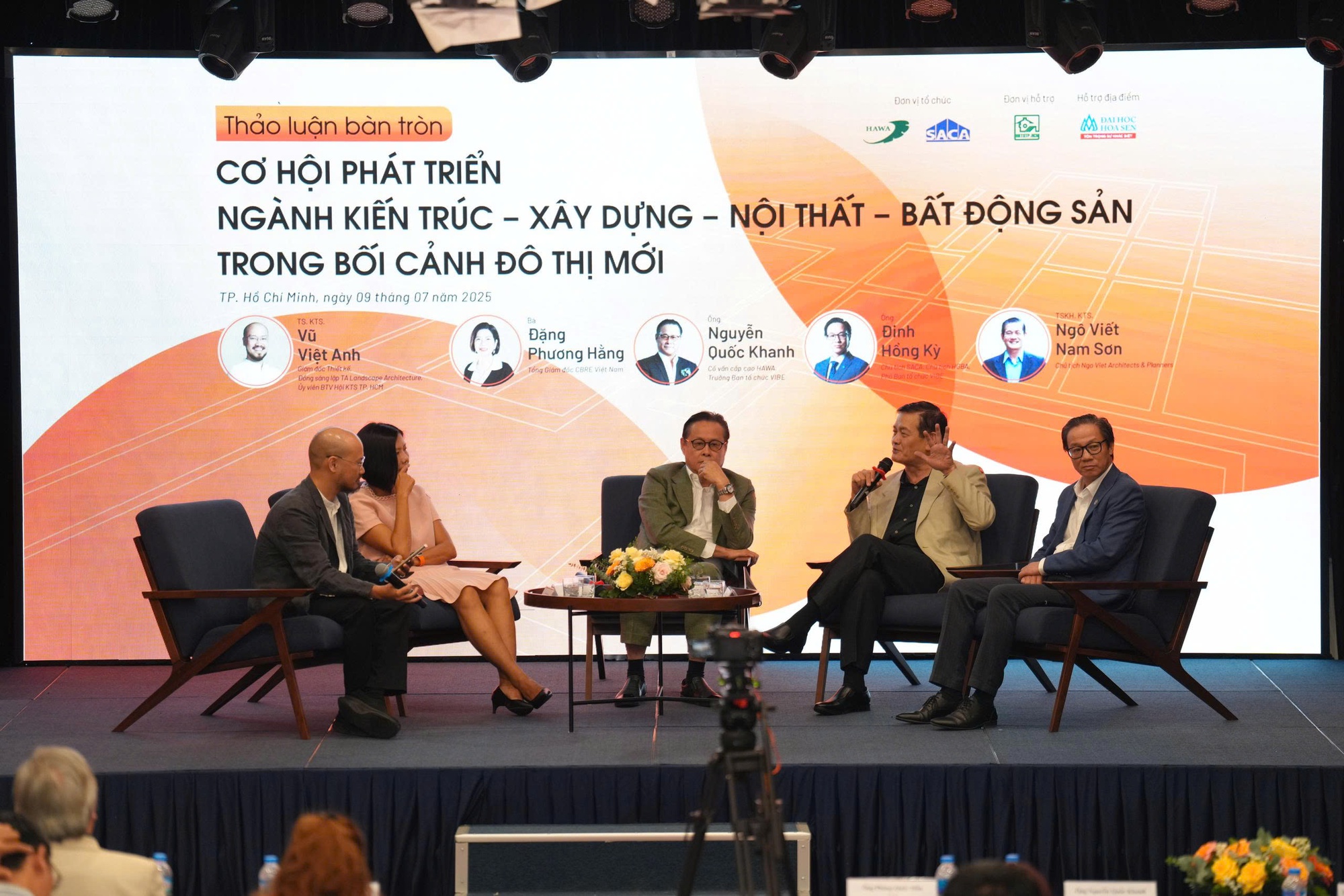 Sớm điều chỉnh quy hoạch TP HCM, đưa kinh tế biển và logistics bứt phá - Ảnh 2.
