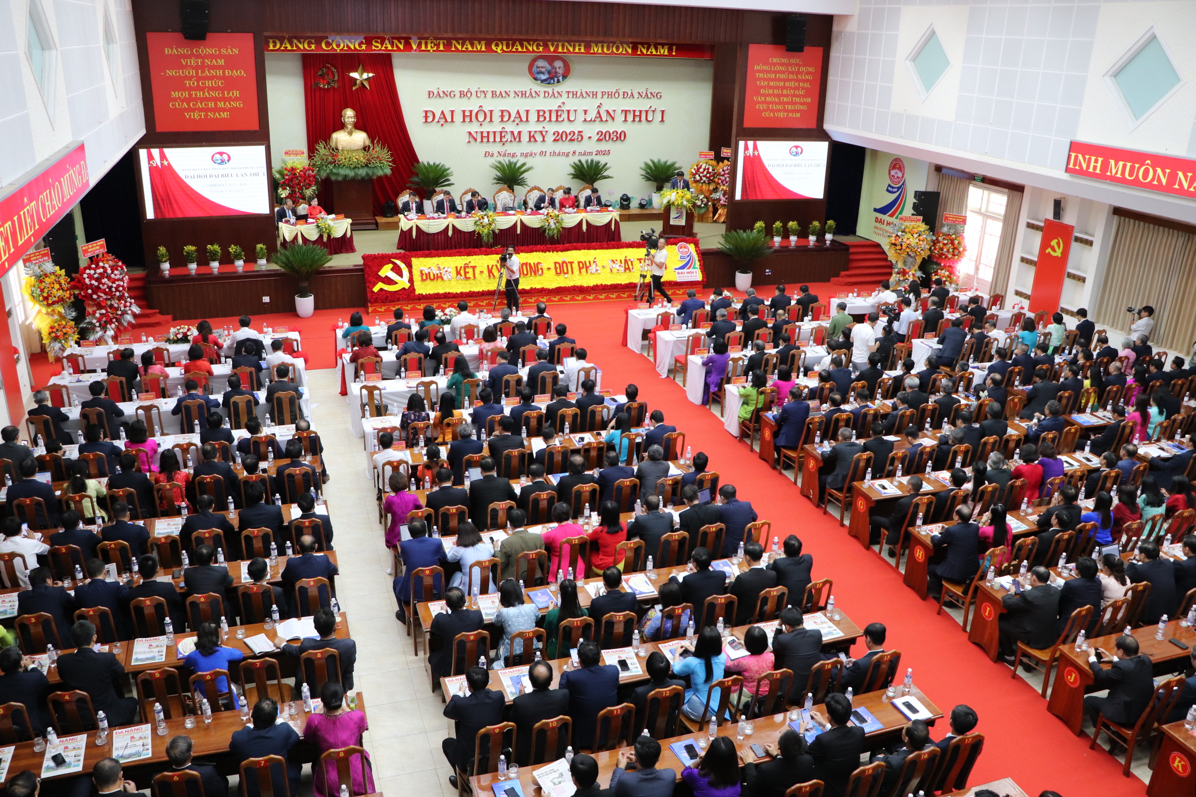 Khai mạc Đại hội Đại biểu Đảng bộ UBND TP Đà Nẵng - Ảnh 2.