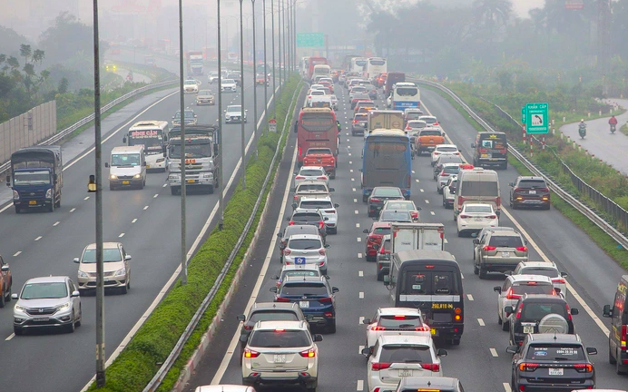 Cục CSGT đề xuất phân làn cấm xe tải đi vào làn sát dải phân cách trên cao tốc