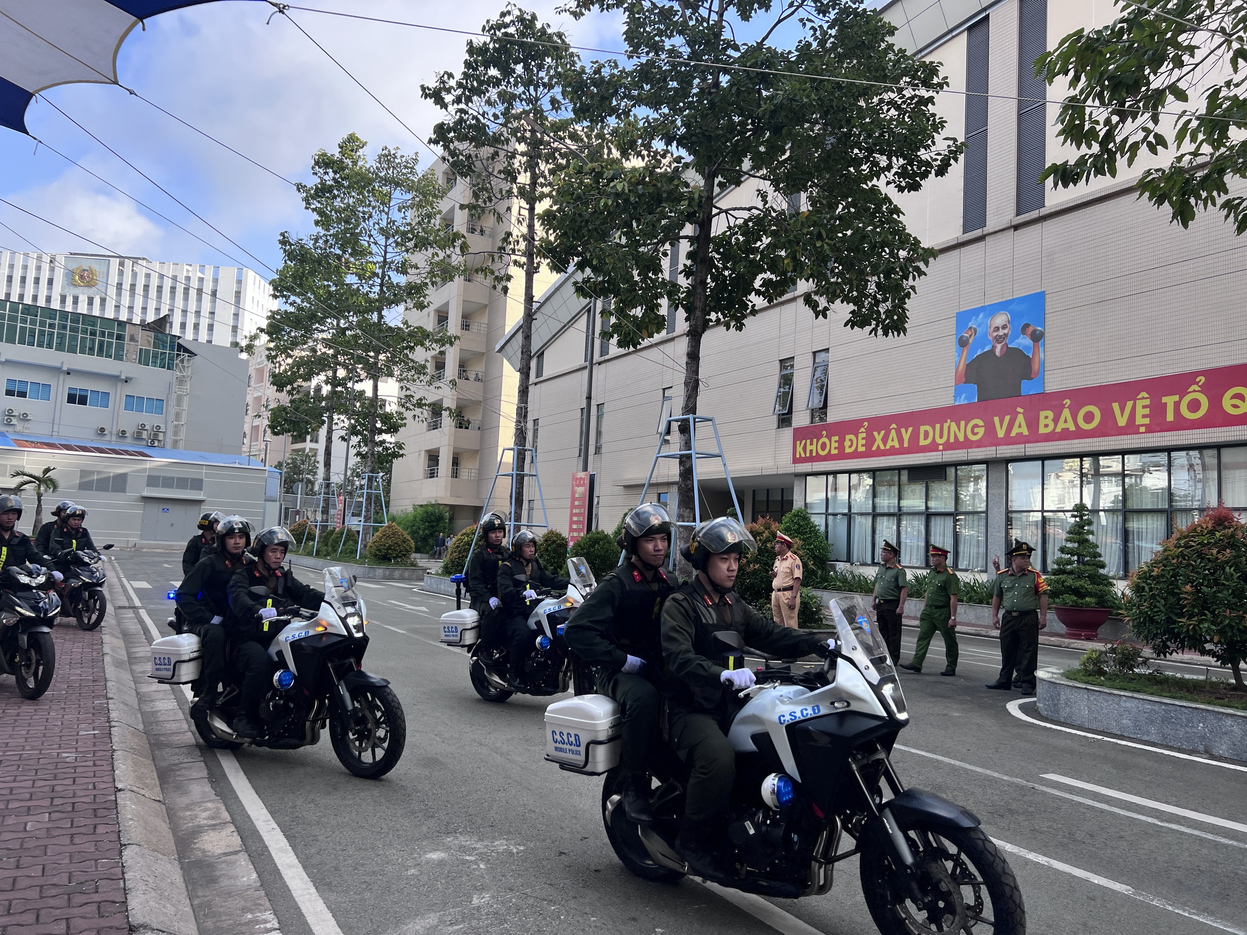 Trung tướng Mai Ho&agrave;ng y&ecirc;u cầu C&ocirc;ng an TP HCM thực hiện quyết liệt 5 nhiệm vụ- Ảnh 8.