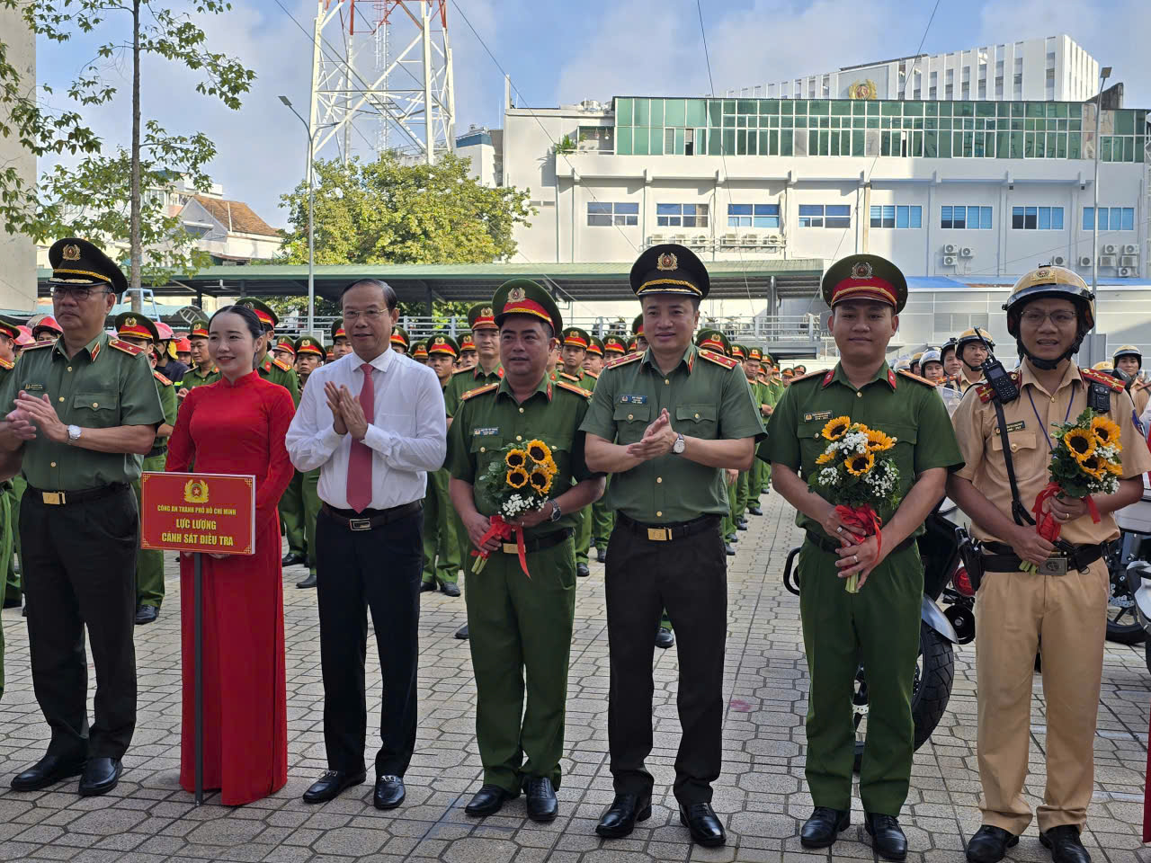 Trung tướng Mai Ho&agrave;ng y&ecirc;u cầu C&ocirc;ng an TP HCM thực hiện quyết liệt 5 nhiệm vụ- Ảnh 2.