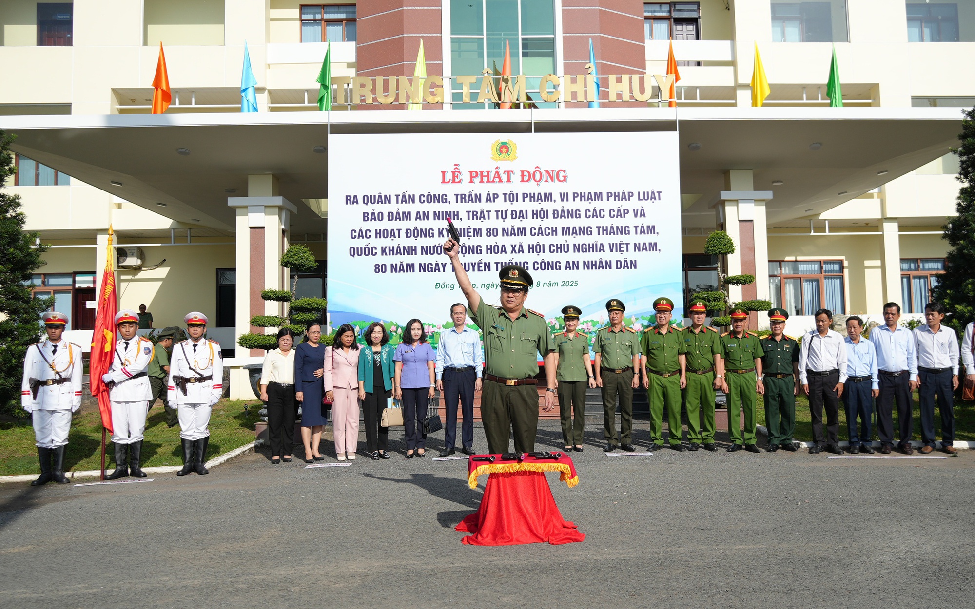 Những hình ảnh tại lễ ra quân trấn áp tội phạm ở Đồng Tháp