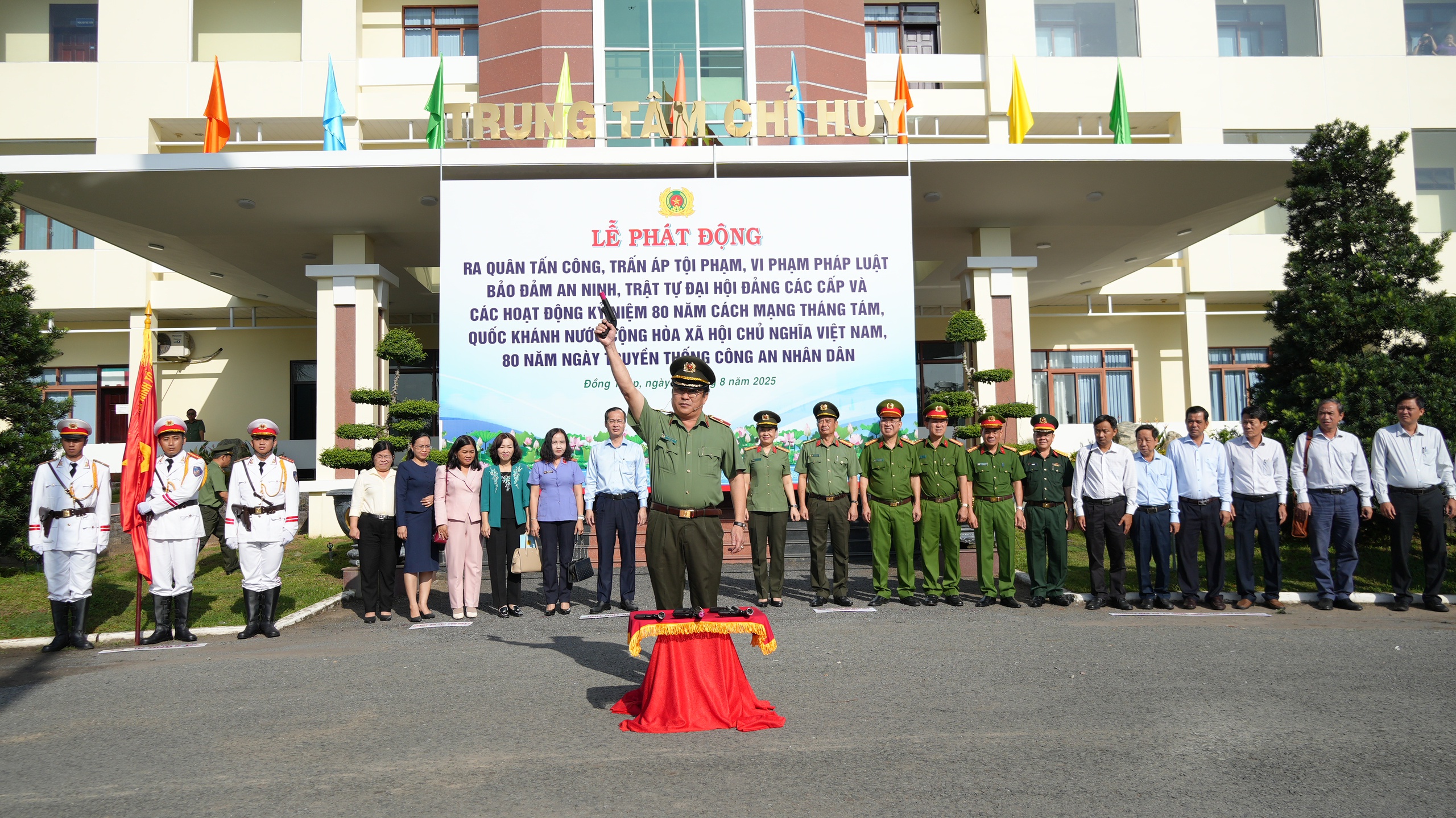 Những hình ảnh tại lễ ra quân trấn áp tội phạm ở Đồng Tháp- Ảnh 5.