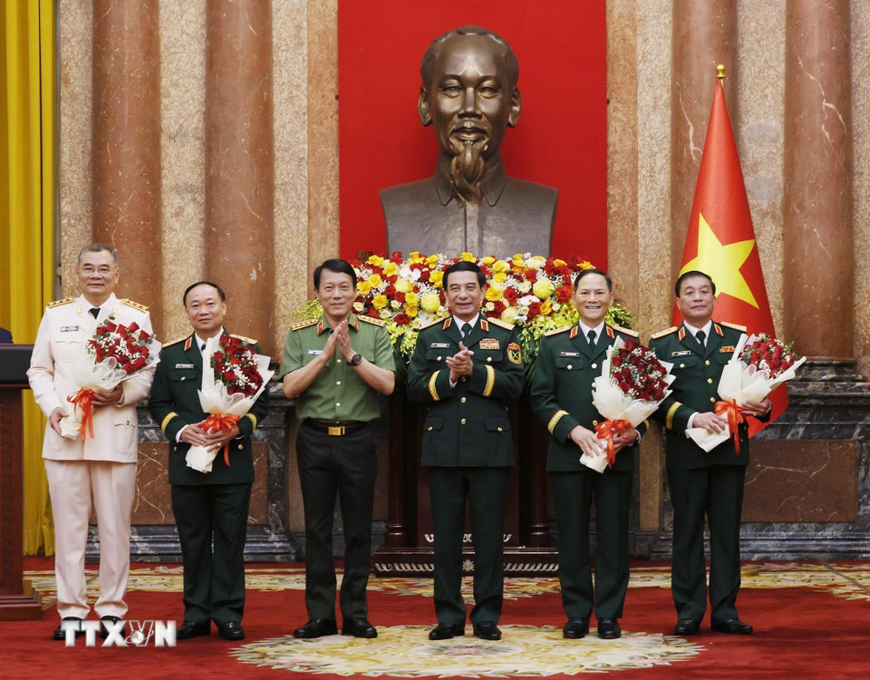 Trung tướng Tô Ân Xô, Trợ lý Tổng Bí thư, cùng 3 tướng lĩnh quân đội được thăng hàm Thượng tướng - Ảnh 3.