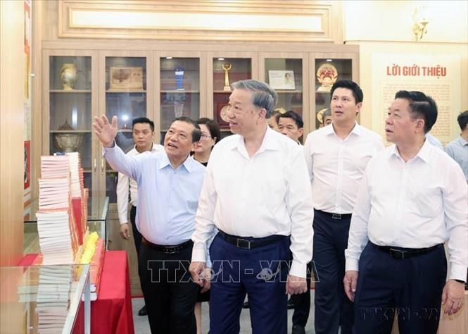 95 năm truyền thống ng&agrave;nh Tuy&ecirc;n gi&aacute;o của Đảng: Ph&aacute;t huy vai tr&ograve; "đi trước mở đường"- Ảnh 1.