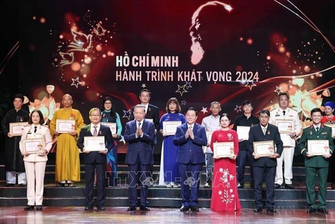 95 năm truyền thống ng&agrave;nh Tuy&ecirc;n gi&aacute;o của Đảng: Ph&aacute;t huy vai tr&ograve; "đi trước mở đường"- Ảnh 13.