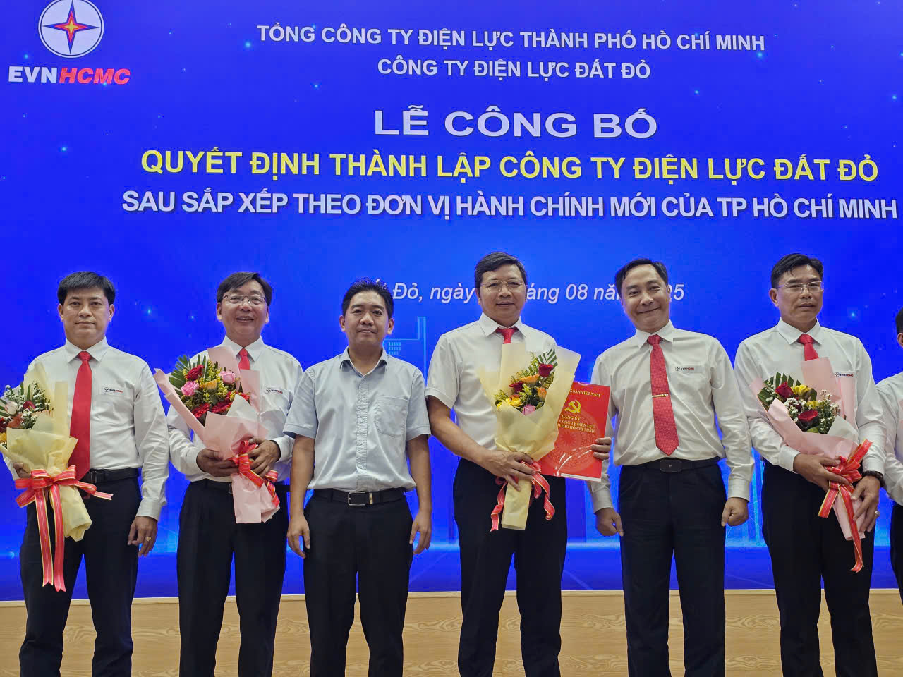 TP HCM thành lập 9 công ty Điện lực mới nâng cao chất lượng cung cấp điện - Ảnh 1.