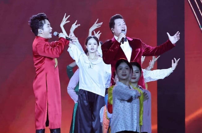 Hàng chục nghìn khán giả hòa giọng tại concert quốc gia "Tổ quốc trong tim" - Ảnh 6.