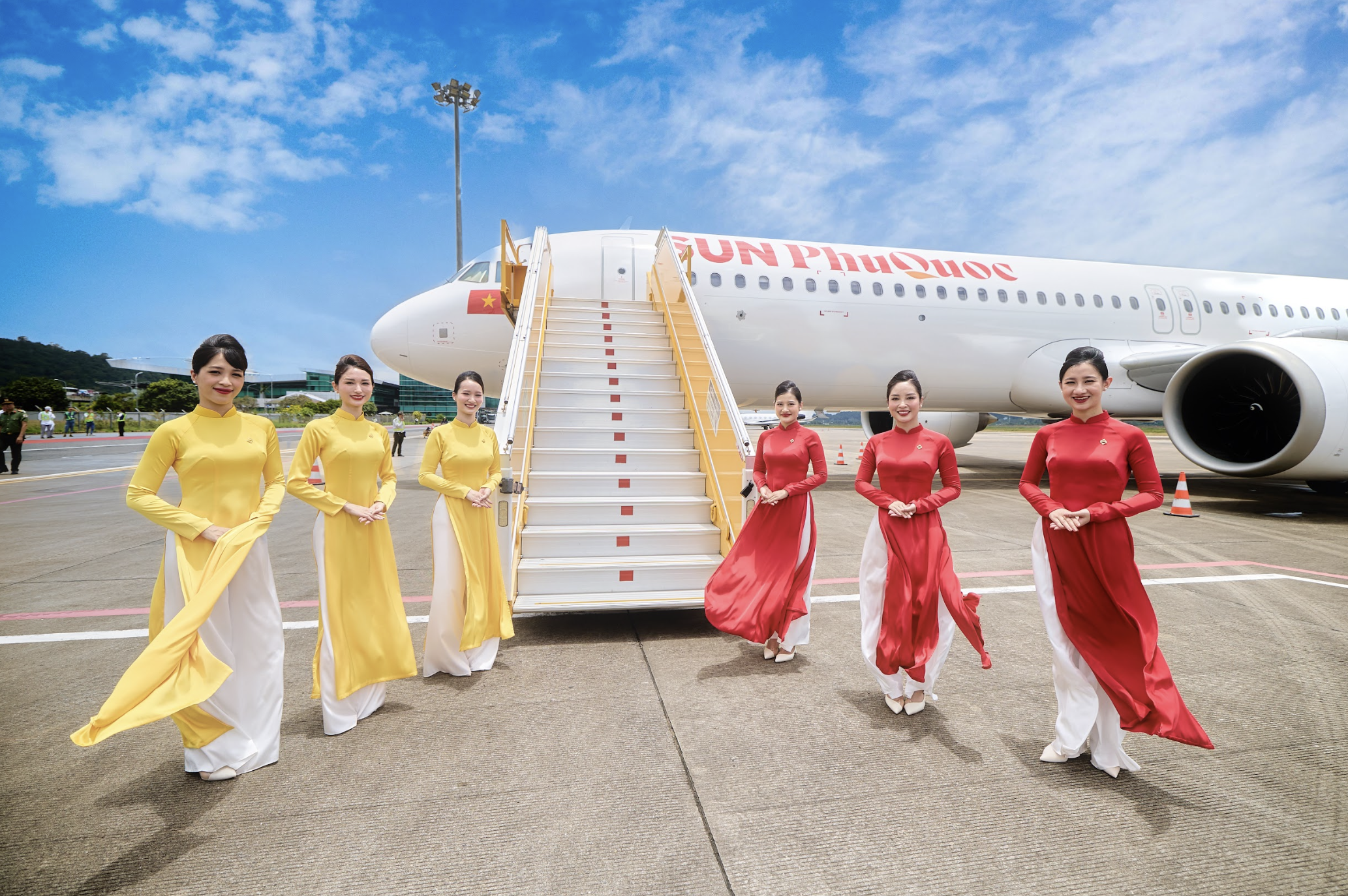 Lộ diện máy bay đầu tiên của Sun PhuQuoc Airways- Ảnh 1.