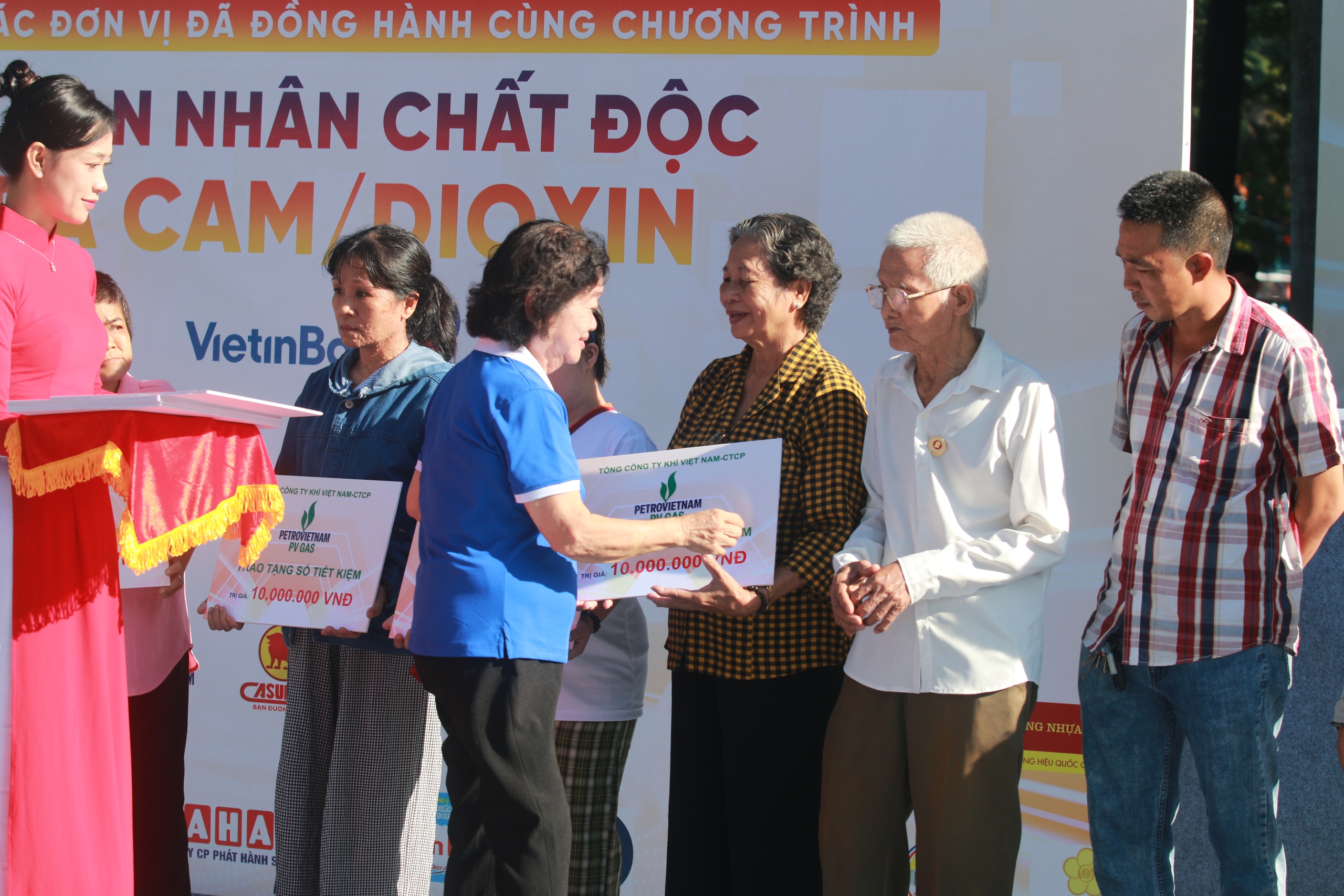 5.000 người tham gia chương trình đi bộ "Vì nạn nhân chất độc da cam"- Ảnh 3.