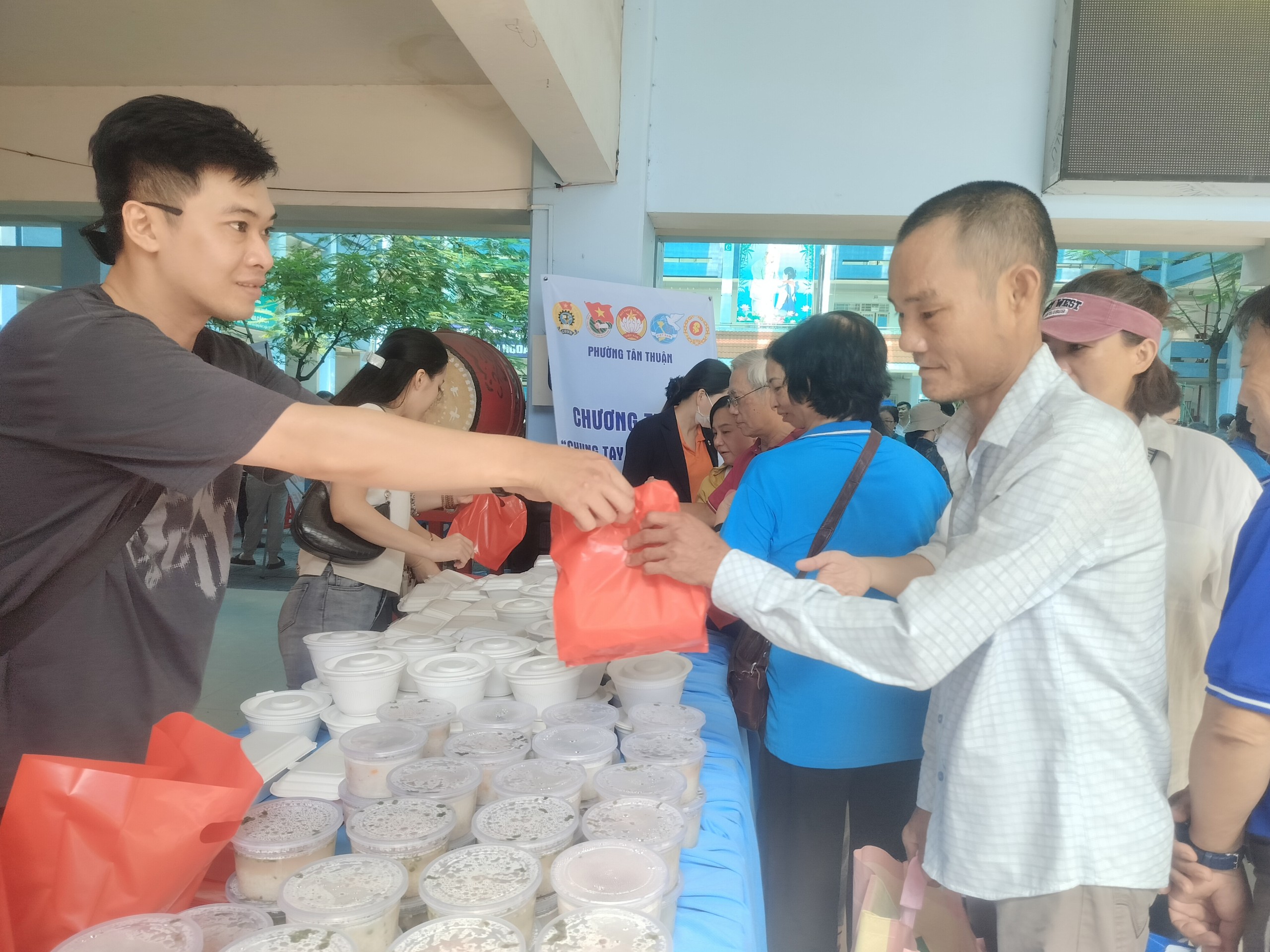 Phường Tân Thuận "Chung tay vì cộng đồng" - Ảnh 3.