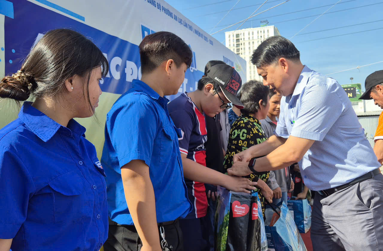 Giọt nước mắt hạnh ph&uacute;c- Ảnh 1.