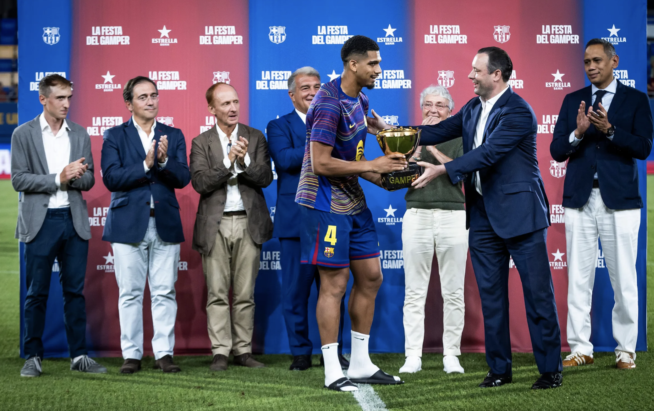 Thắng đậm Como, Barcelona có danh hiệu đầu mùa cúp Joan Gamper - Ảnh 6.