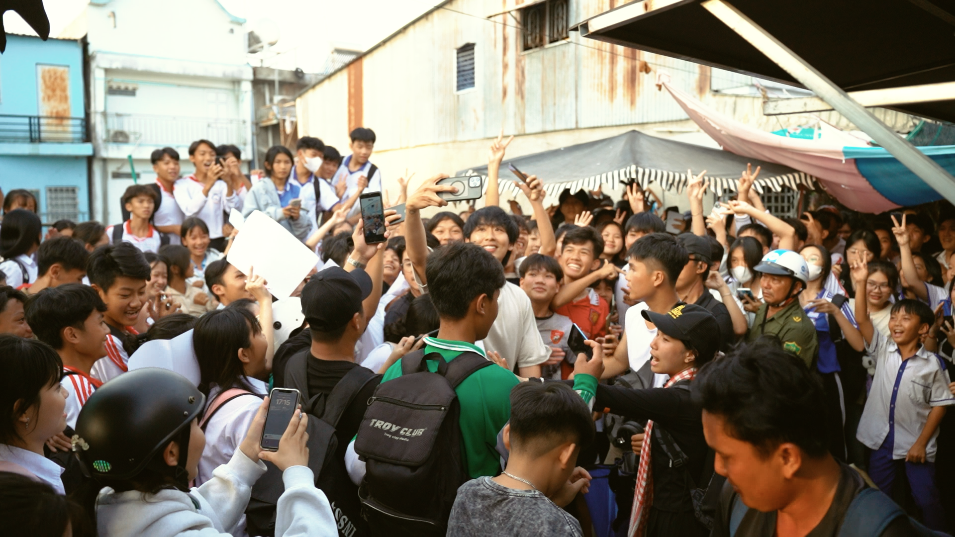 NSƯT Ho&agrave;i Linh, Tuấn Trần được kh&aacute;n giả miền T&acirc;y v&acirc;y k&iacute;n - Ảnh 16.