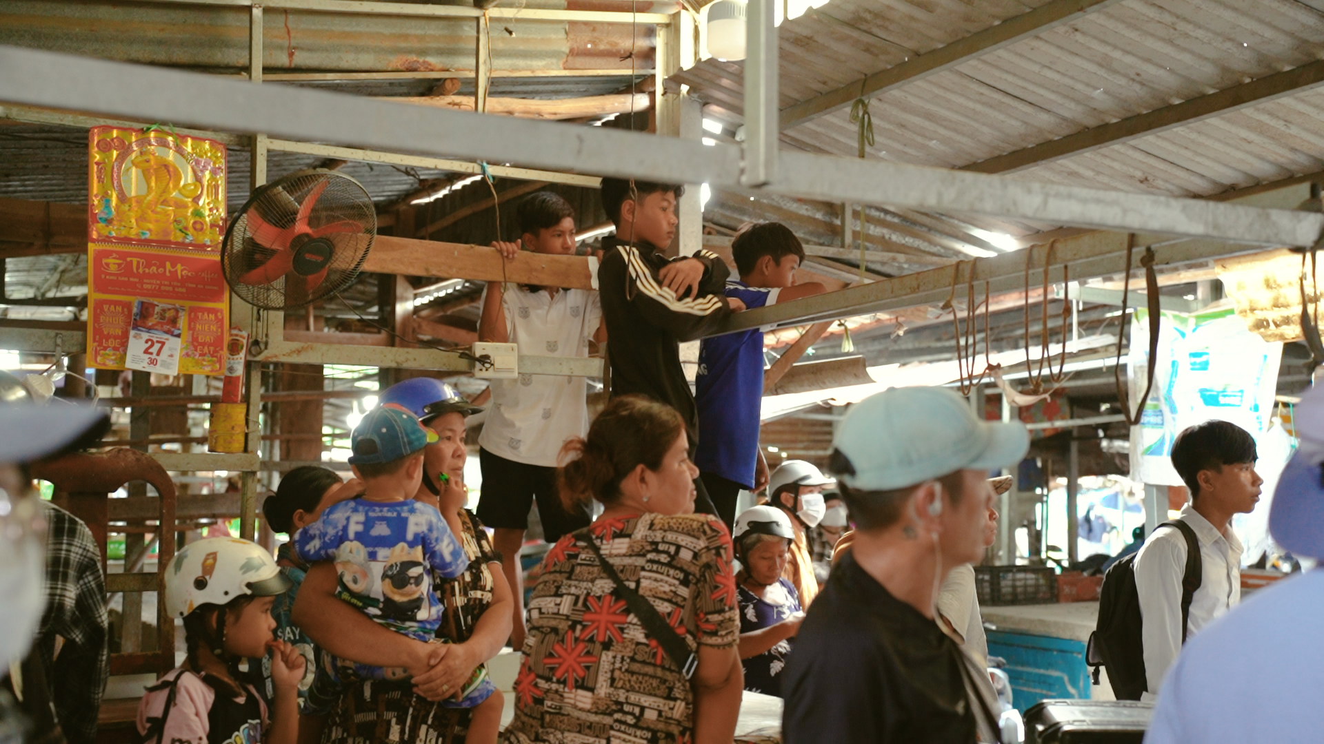 NSƯT Ho&agrave;i Linh, Tuấn Trần được kh&aacute;n giả miền T&acirc;y v&acirc;y k&iacute;n - Ảnh 11.