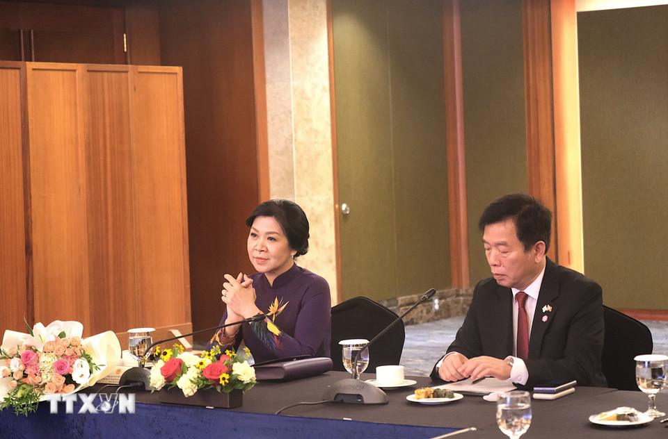 Phu nhân Ngô Phương Ly gặp mặt thân tình các cô dâu Việt Nam tại Hàn Quốc - Ảnh 3.