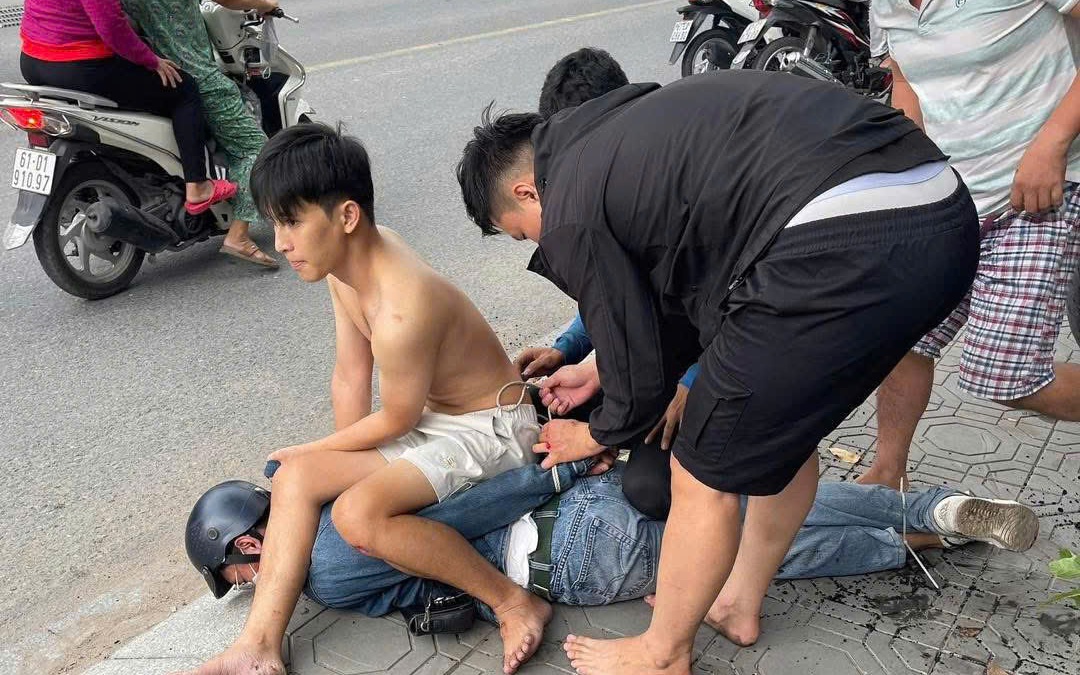 Nam thanh niên vờ hỏi mua vàng rồi cướp giật