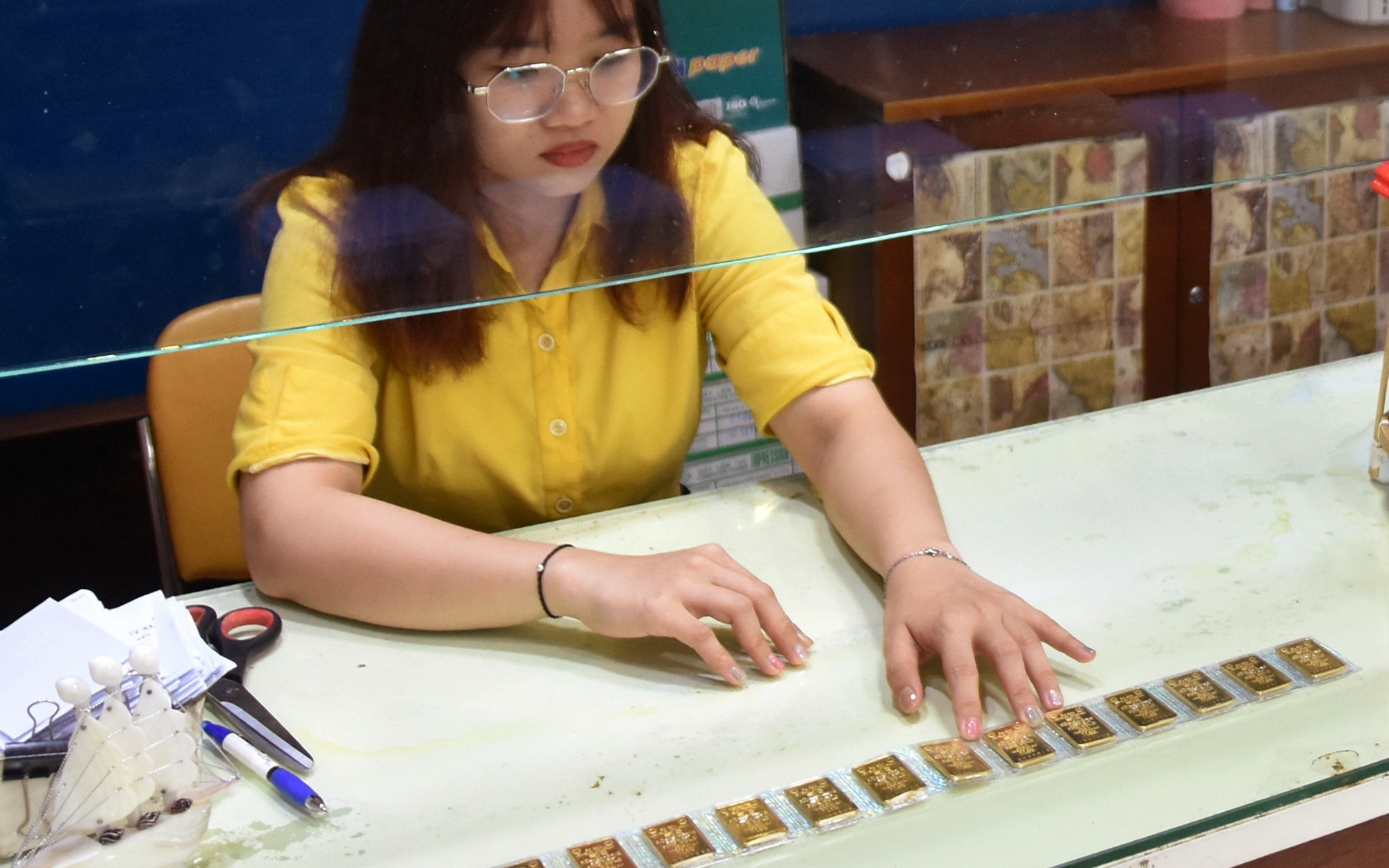 Giá vàng hôm nay 11-8: Vàng miếng SJC đảo chiều, rớt khỏi đỉnh lịch sử
