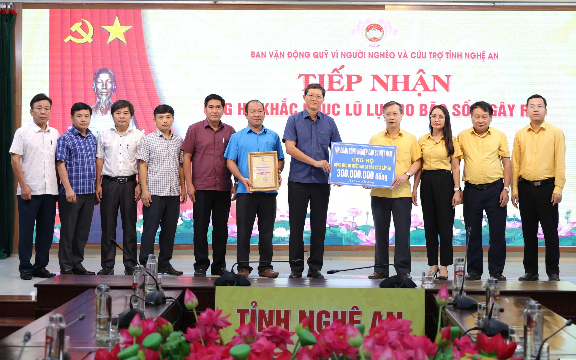 VRG hỗ trợ gần 1 tỉ đồng cho đồng bào và người lao động bị ảnh hưởng bão lũ