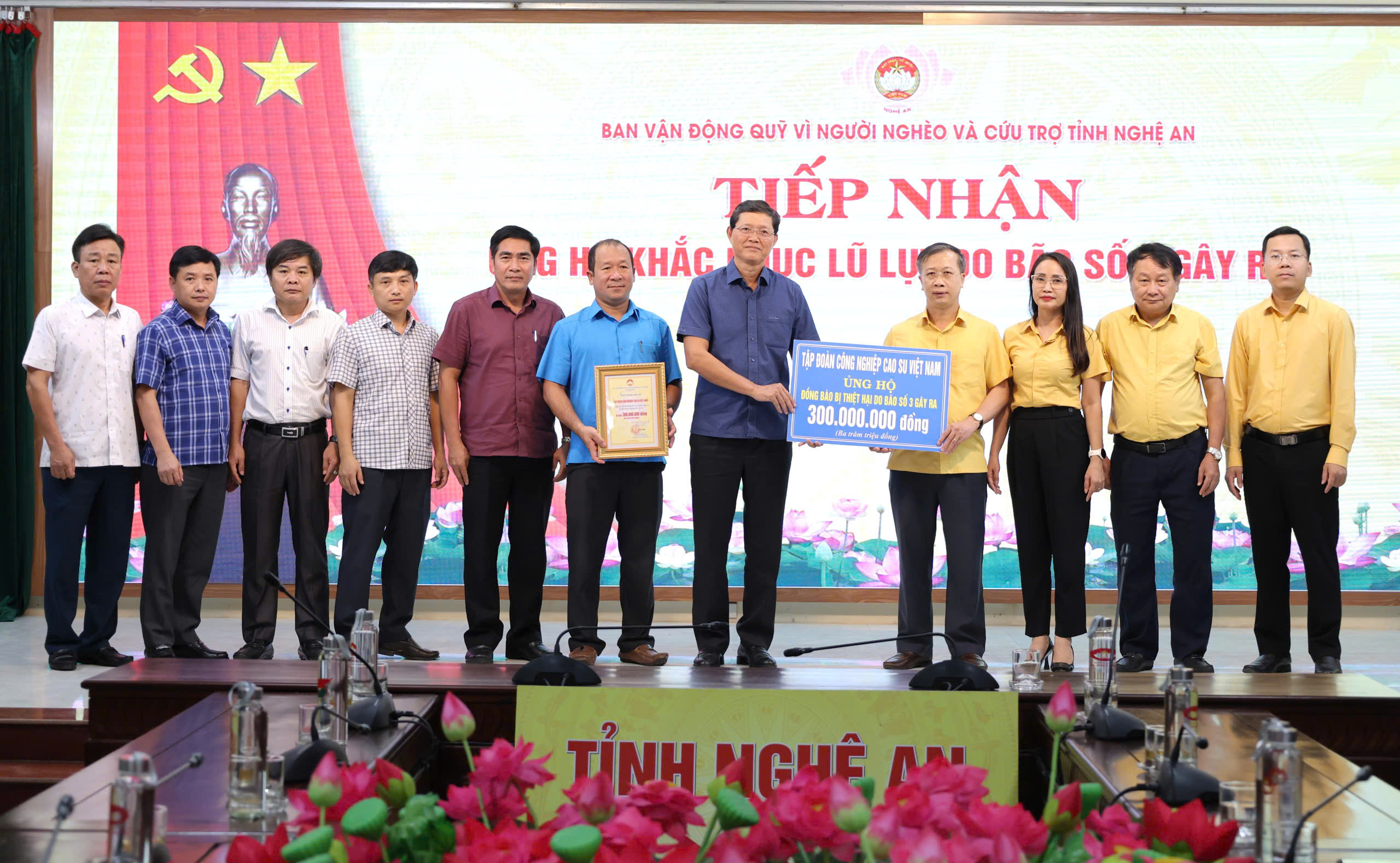 VRG hỗ trợ gần 1 tỉ đồng cho đồng b&agrave;o v&agrave; người lao động bị ảnh hưởng b&atilde;o lũ- Ảnh 2.