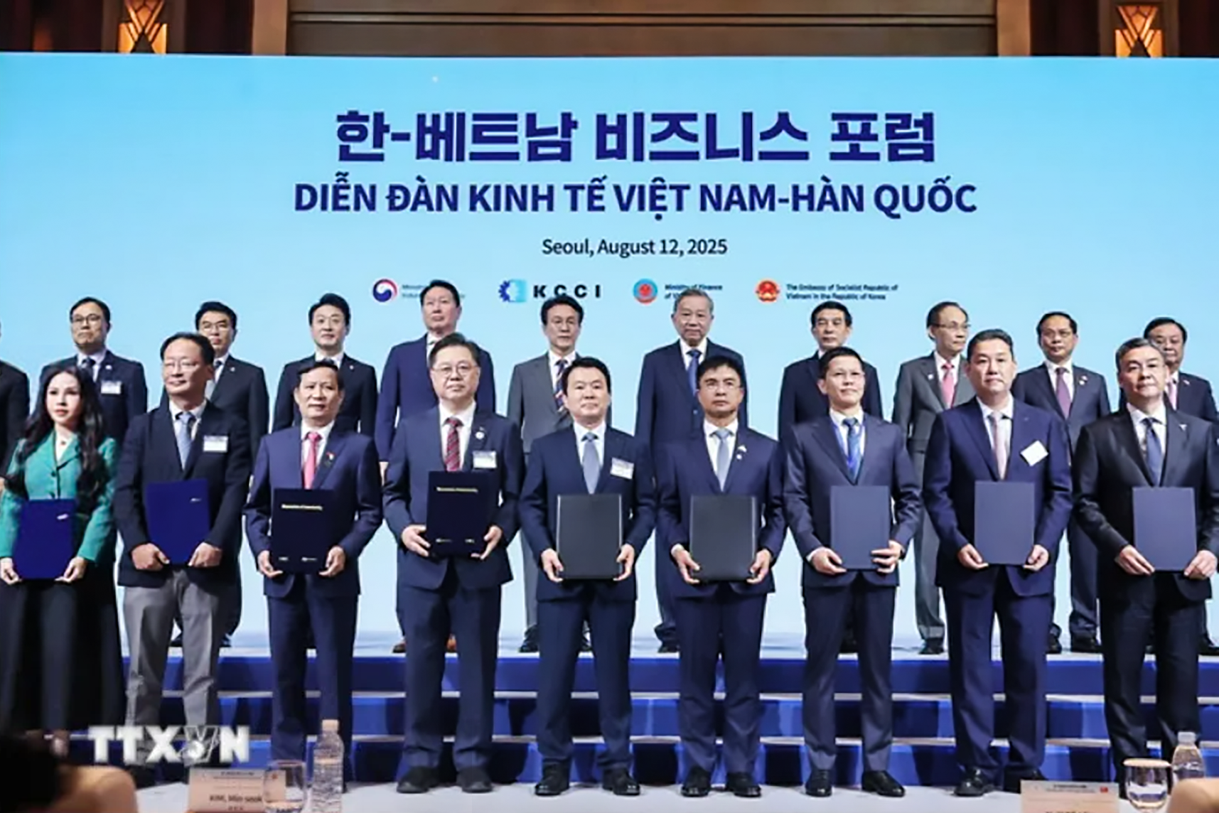 Tổng B&iacute; thư T&ocirc; L&acirc;m v&agrave; Thủ tướng H&agrave;n Quốc chứng kiến trao 28 thỏa thuận hợp t&aacute;c - Ảnh 2.