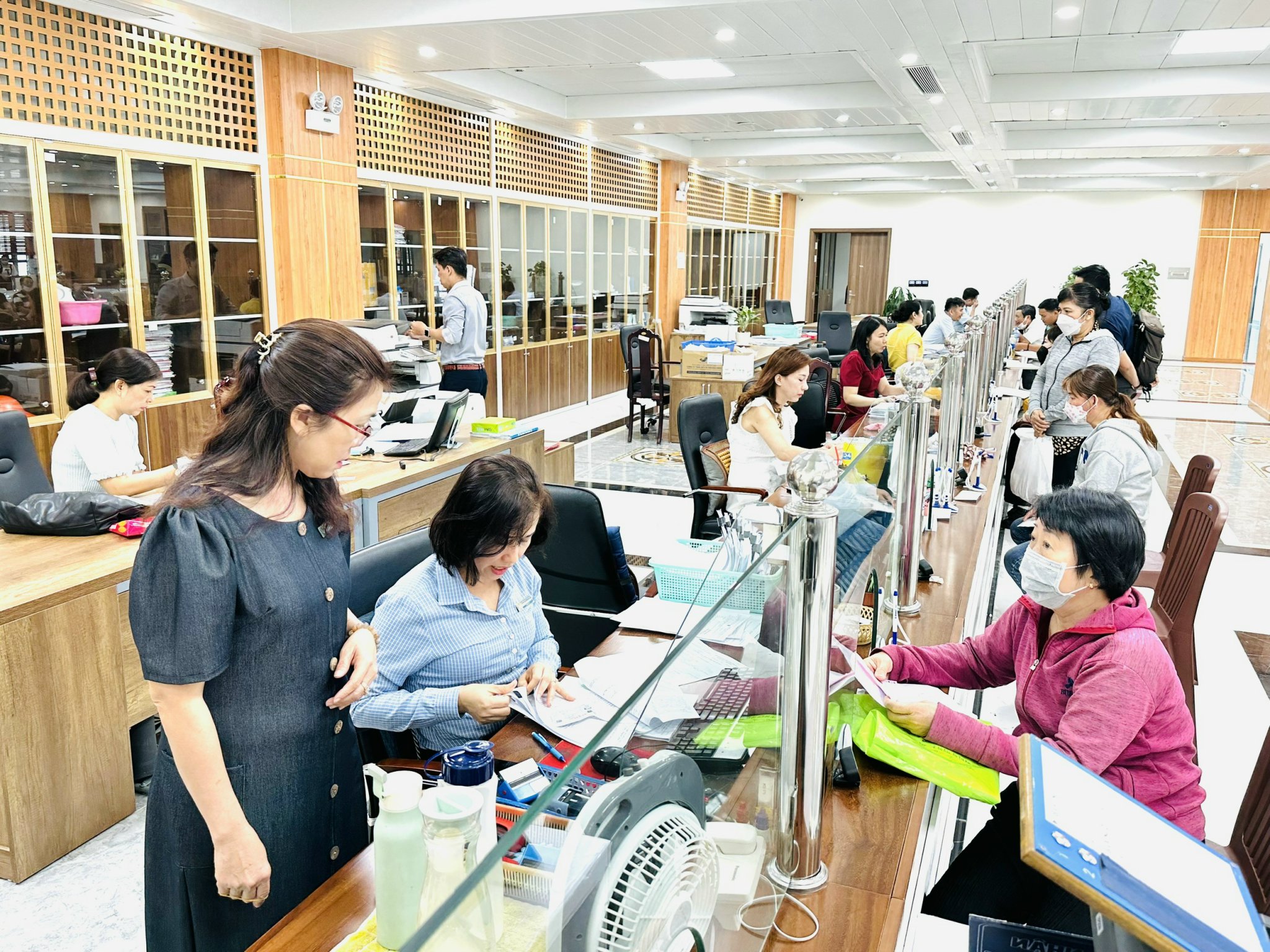 Giao lưu trực tuyến "Bảo hiểm x&atilde; hội: Bạn đ&atilde; biết hết quyền lợi của m&igrave;nh chưa?" - Ảnh 2.