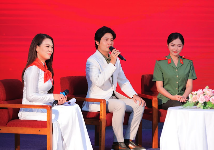 Ca sĩ Nguyễn Duyên Quỳnh ra mắt MV tri ân lực lượng Công an nhân dân - Ảnh 1.