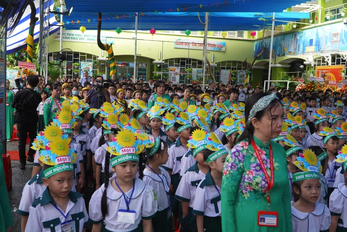 Bộ GD-ĐT th&ocirc;ng tin g&oacute;p &yacute; chương tr&igrave;nh chỉnh sửa một số m&ocirc;n học - Ảnh 1.