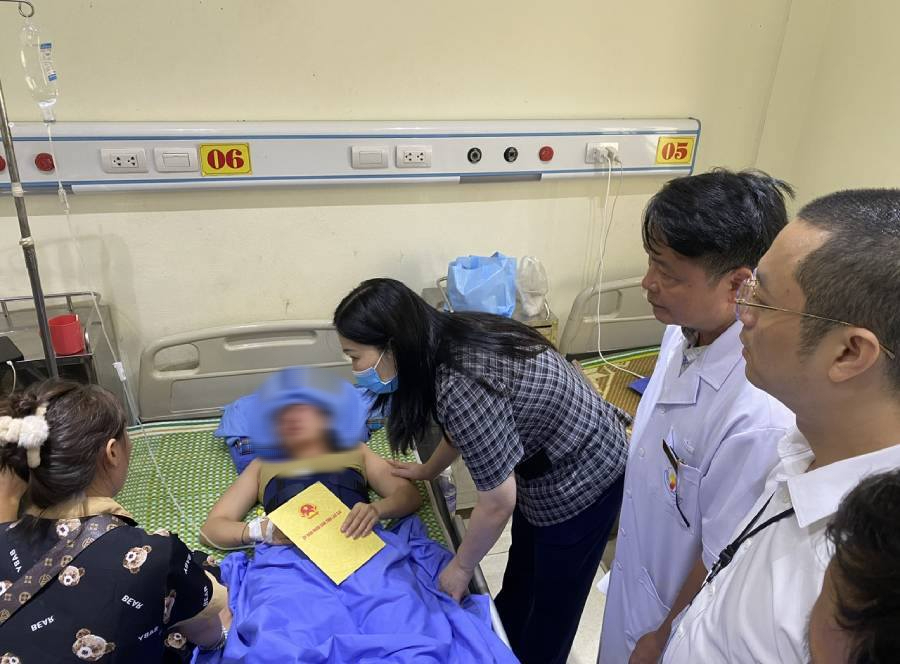 Vụ ô tô lùi vào đám đông làm 1 người tử vong, 10 người bị thương: Cán bộ xã vi phạm nồng độ cồn- Ảnh 1.
