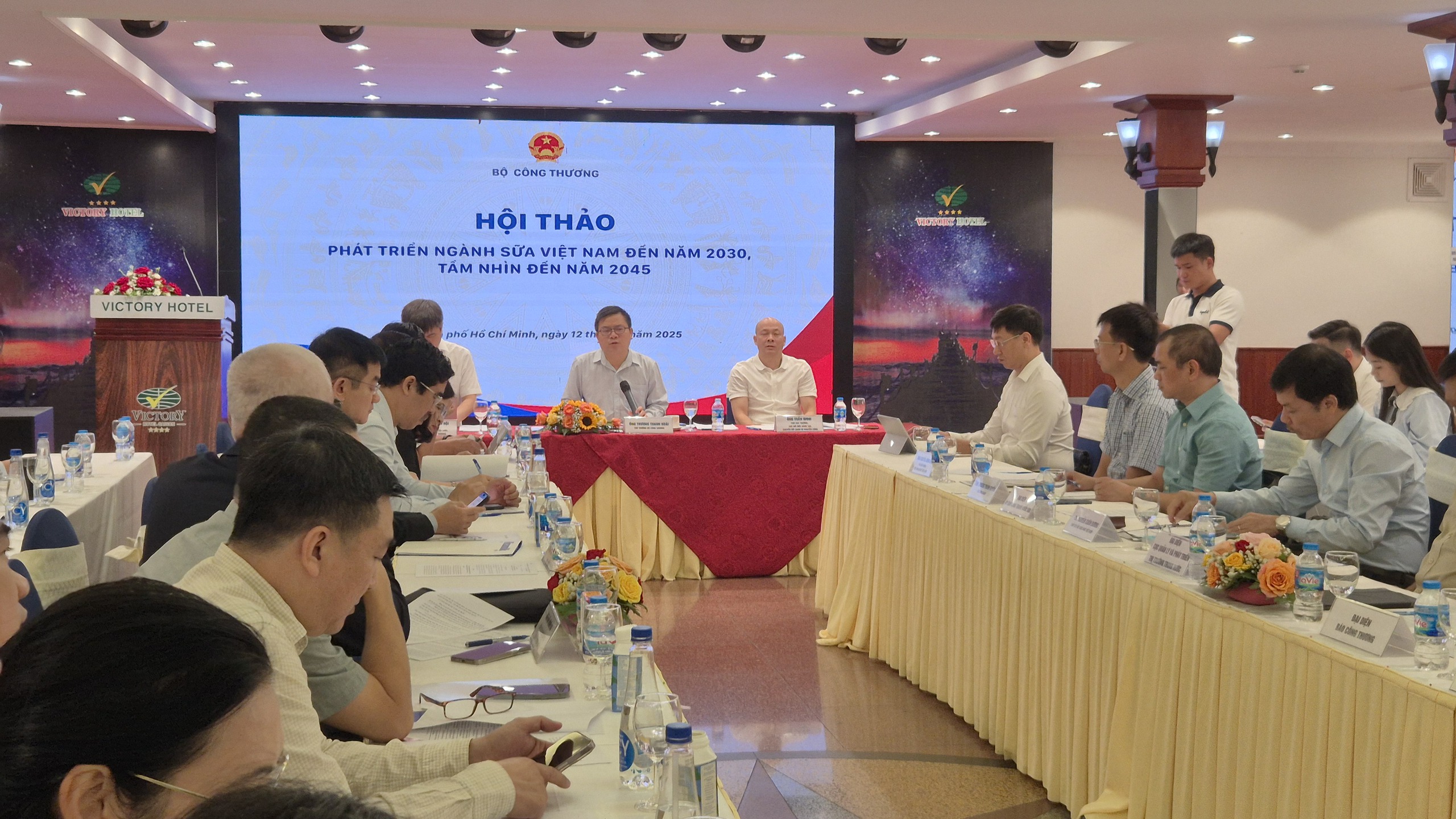 "Sữa tươi tiệt tr&ugrave;ng" xử l&yacute; nhiệt tới 140 độ C, sao c&ograve;n gọi l&agrave; tươi?- Ảnh 1.