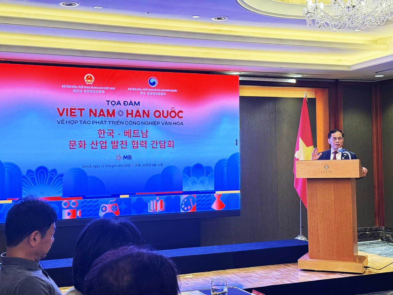 Anh trai vượt ng&agrave;n ch&ocirc;ng gai &hellip; xuất hiện tại Tọa đ&agrave;m cấp cao Việt &ndash; H&agrave;n    - Ảnh 4.