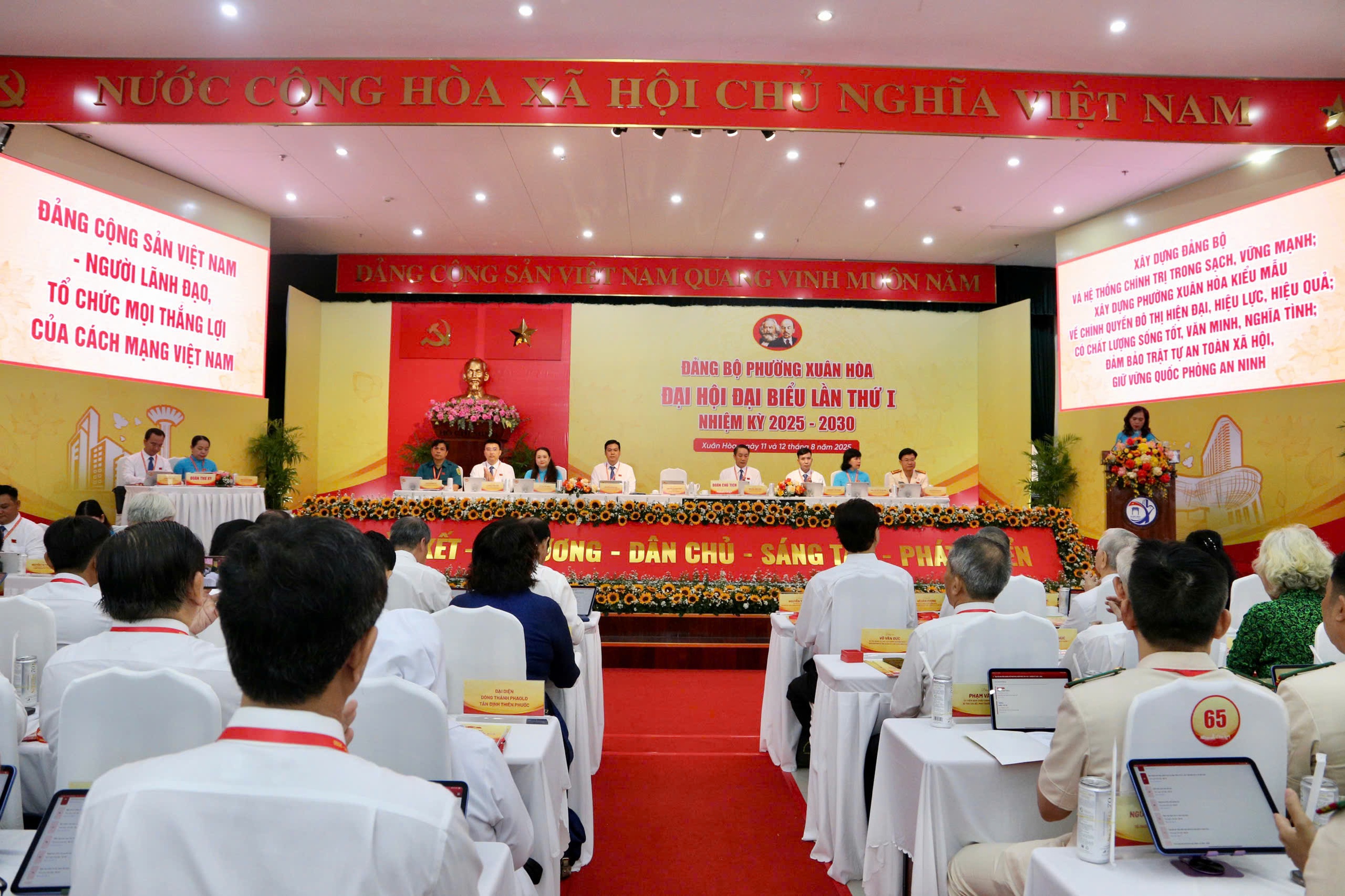 Nguy&ecirc;n Thủ tướng Nguyễn Tấn Dũng dự đại hội phường Xu&acirc;n H&ograve;a - Ảnh 6.