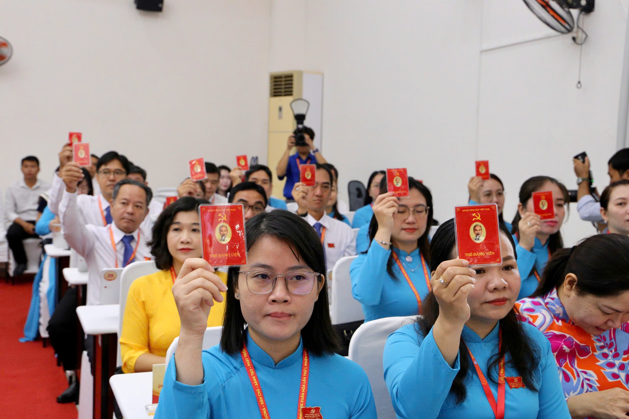 Nguy&ecirc;n Thủ tướng Nguyễn Tấn Dũng dự đại hội phường Xu&acirc;n H&ograve;a - Ảnh 7.