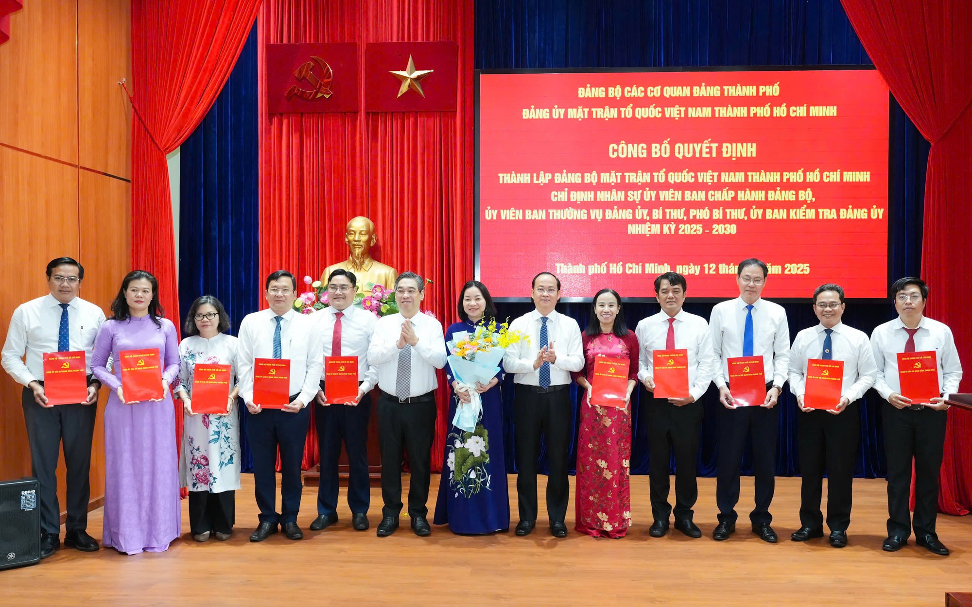 MTTQ Việt Nam TP HCM trao tặng phường Thuận An c&ocirc;ng tr&igrave;nh an sinh x&atilde; hội 200 triệu đồng - Ảnh 4.