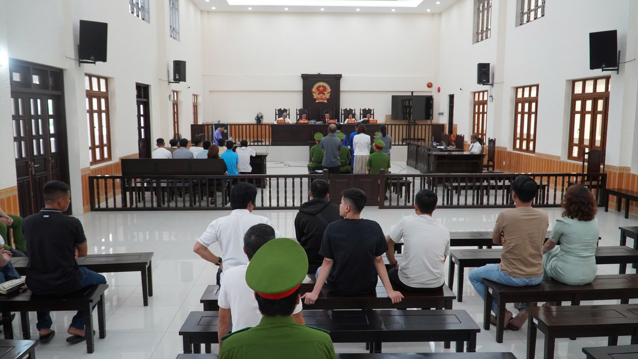 Vợ chồng cùng lĩnh án tù vì khai thác cát trái phép, trốn thuế hàng tỉ đồng- Ảnh 1.