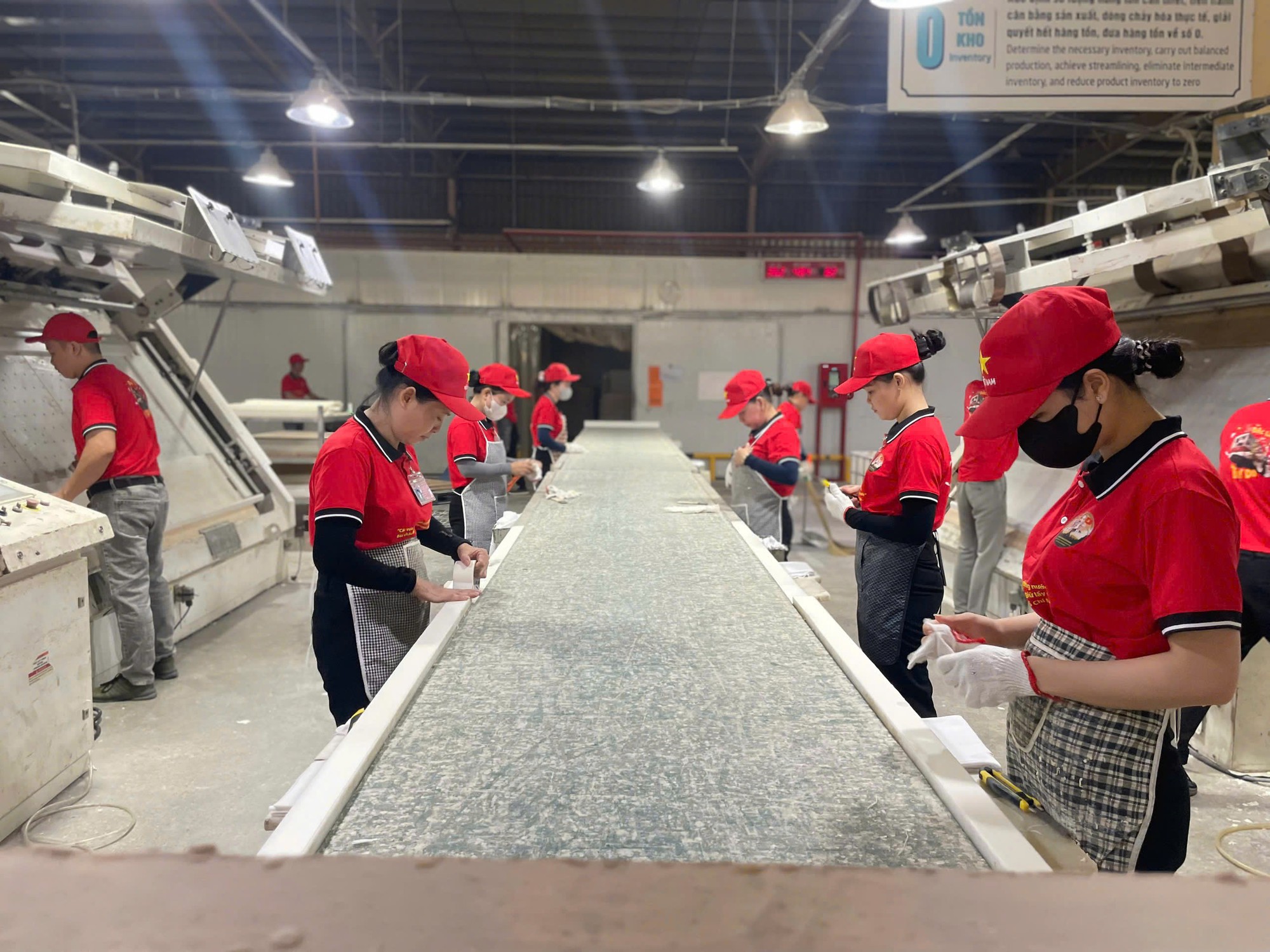 Buổi ch&agrave;o cờ đặc biệt ở một doanh nghiệp c&oacute; 1.300 c&ocirc;ng nh&acirc;n tại TP HCM- Ảnh 7.