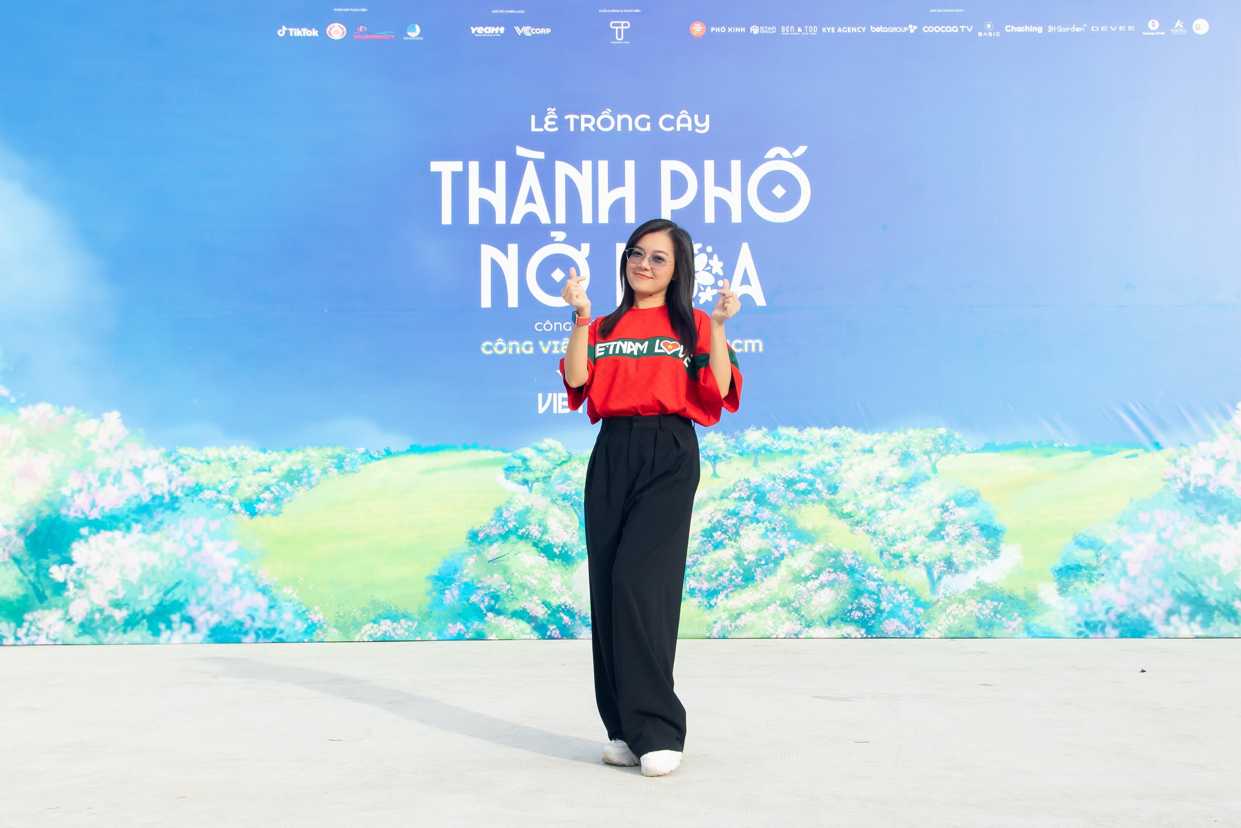 Hồ Ngọc Hà và dàn sao Việt trồng cây lúc bình minh - Ảnh 6.