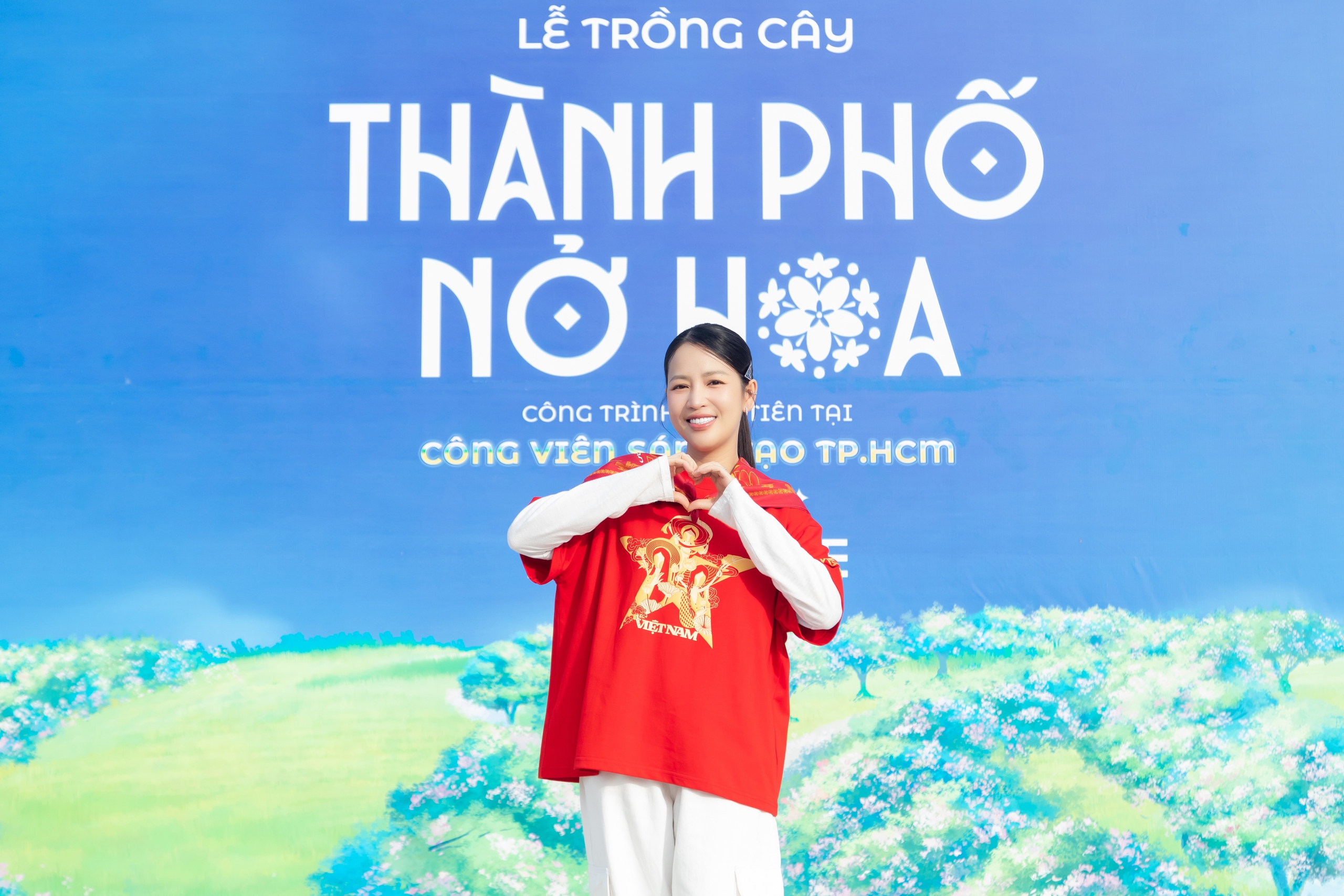 Hồ Ngọc Hà và dàn sao Việt trồng cây lúc bình minh - Ảnh 13.
