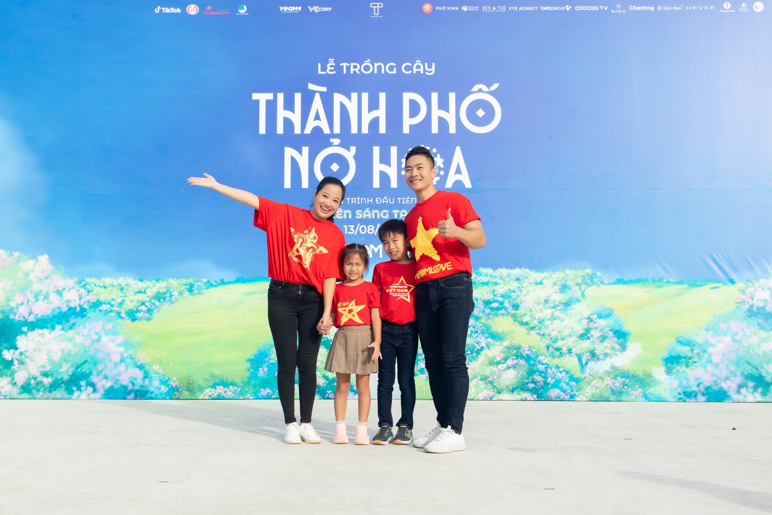 Hồ Ngọc Hà và dàn sao Việt trồng cây lúc bình minh - Ảnh 8.