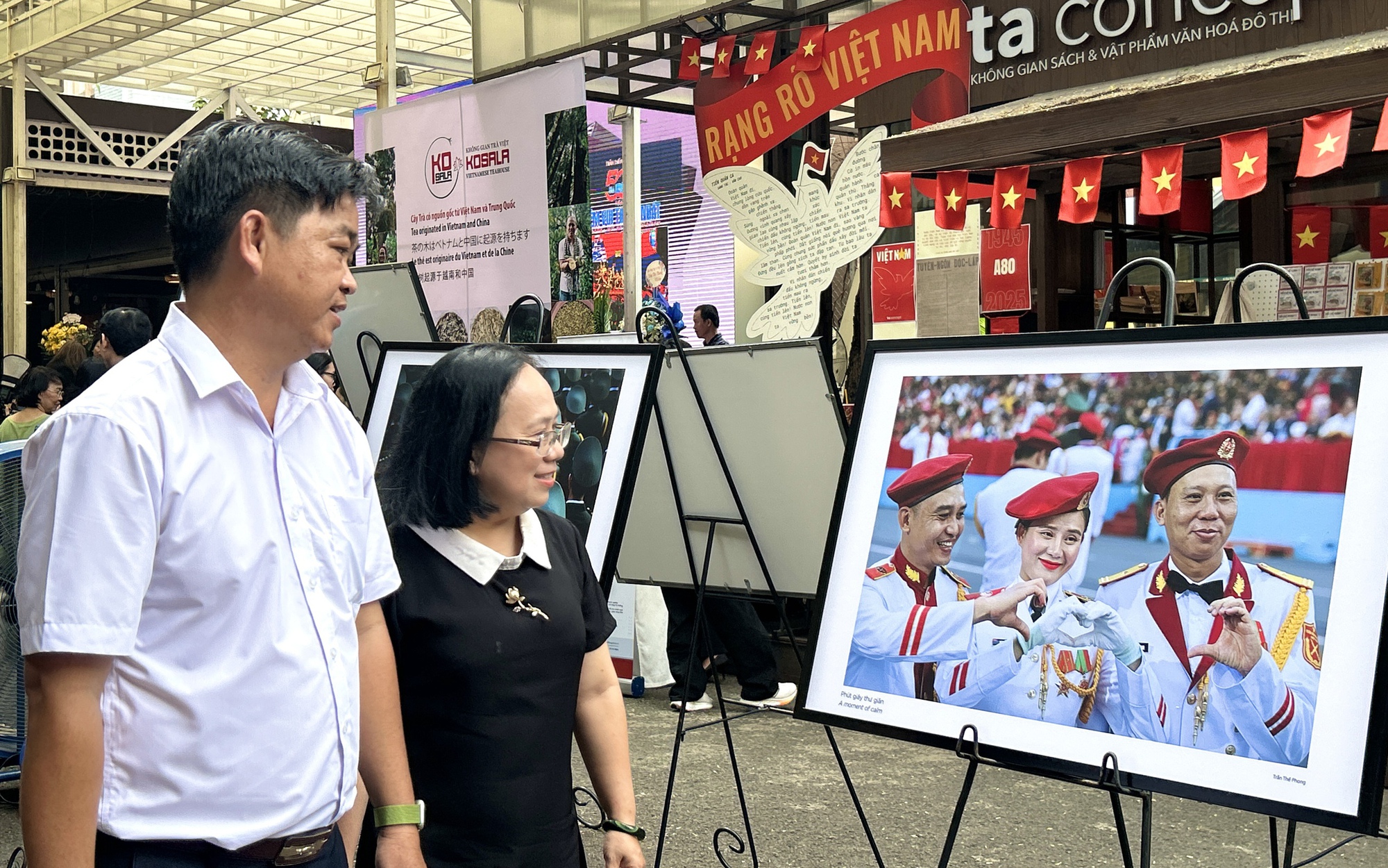 Sắc màu "50 năm niềm vui thống nhất"