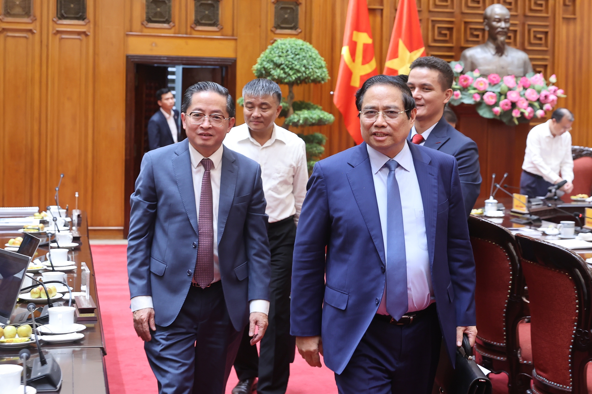 Thủ tướng Phạm Minh Chính làm việc với các bộ, ngành, cơ quan liên quan và đại diện Tập đoàn CT Group về việc tham gia phát triển các sản phẩm công nghệ chiến lược và một số đề xuất, kiến nghị của Tập đoàn. Ảnh: Nhật Bắc- Ảnh 1.