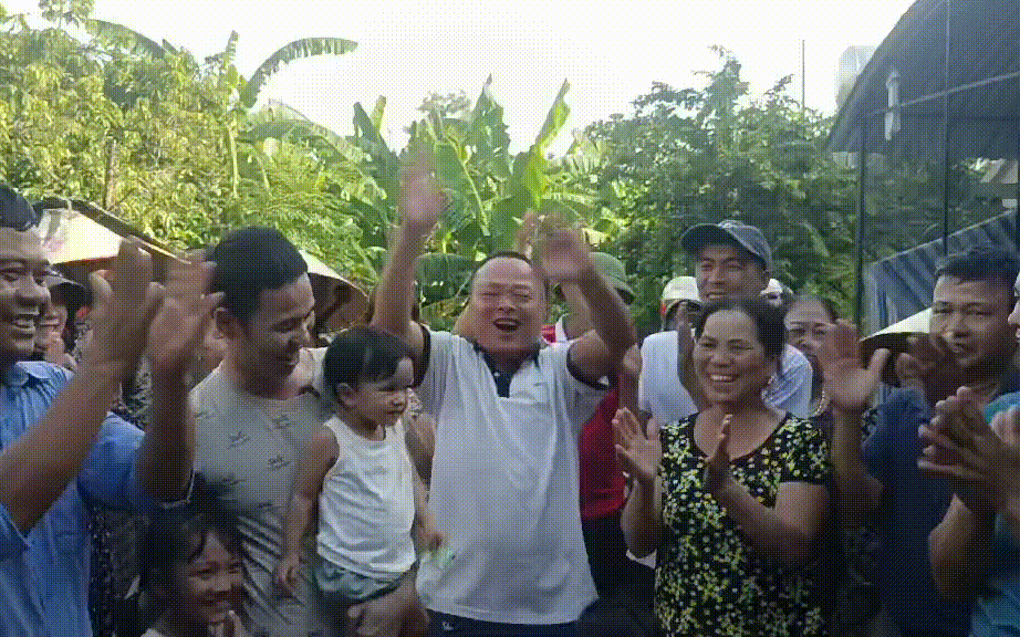 Vụ &ldquo;g&agrave; l&ocirc;i trắng&rdquo;: Từ bức ảnh thương cảm đến niềm vui đo&agrave;n tụ của anh Th&aacute;i Khắc Th&agrave;nh - Ảnh 1.