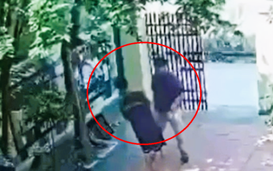 Nam sinh lớp 7 bị thầy giáo là anh em trong nhà tát rách màng nhĩ