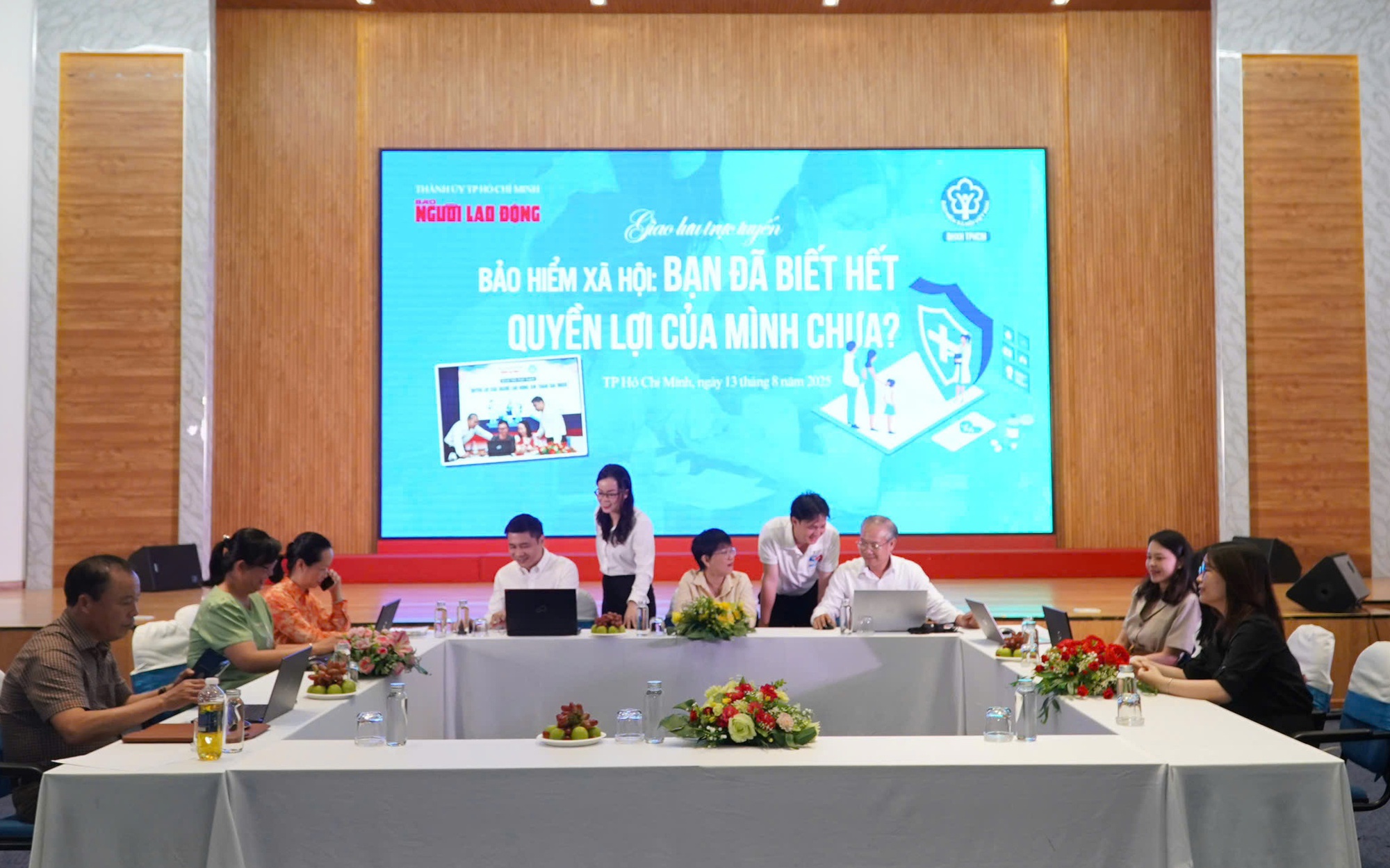 Giao lưu trực tuyến "Bảo hiểm xã hội: Bạn đã biết hết quyền lợi của mình chưa?"