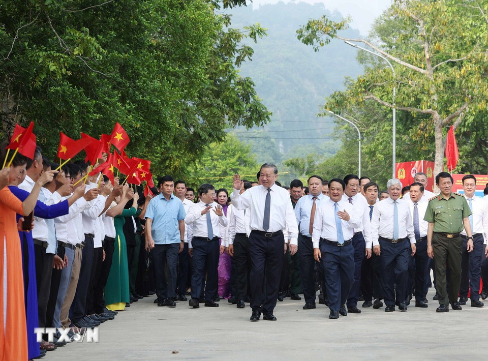 Tổng B&iacute; thư T&ocirc; L&acirc;m dự Ng&agrave;y hội to&agrave;n d&acirc;n bảo vệ an ninh Tổ quốc tại Tuy&ecirc;n Quang - Ảnh 1.